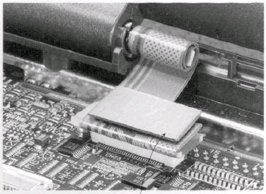 電磁波吸収ゴムシートの使用例(パソコン内部の基板間に)