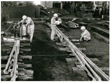 踏面研削と転換力試験　建屋内は土間だった(1970年)