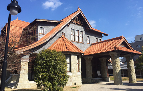 文化のみち二葉館(南側から)