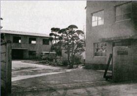 1967年頃の本社工場正門(市川市宮久保 1981年閉鎖)